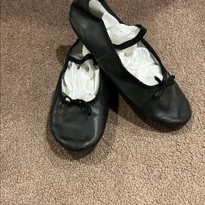 Classic Black leather Ballet shoes size 6 big girl